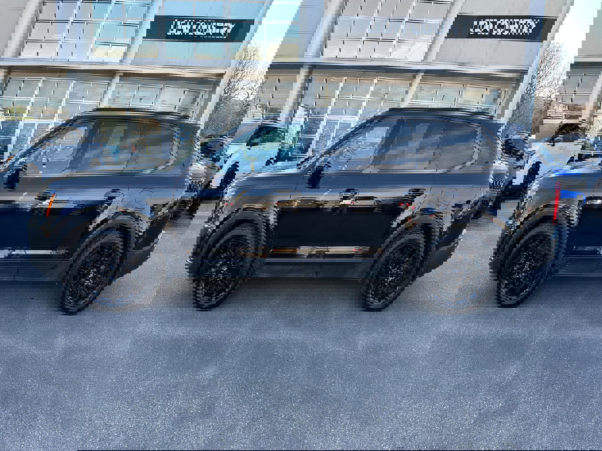 Used 2022 Kia Telluride SX w/ SX Prestige Package image 8