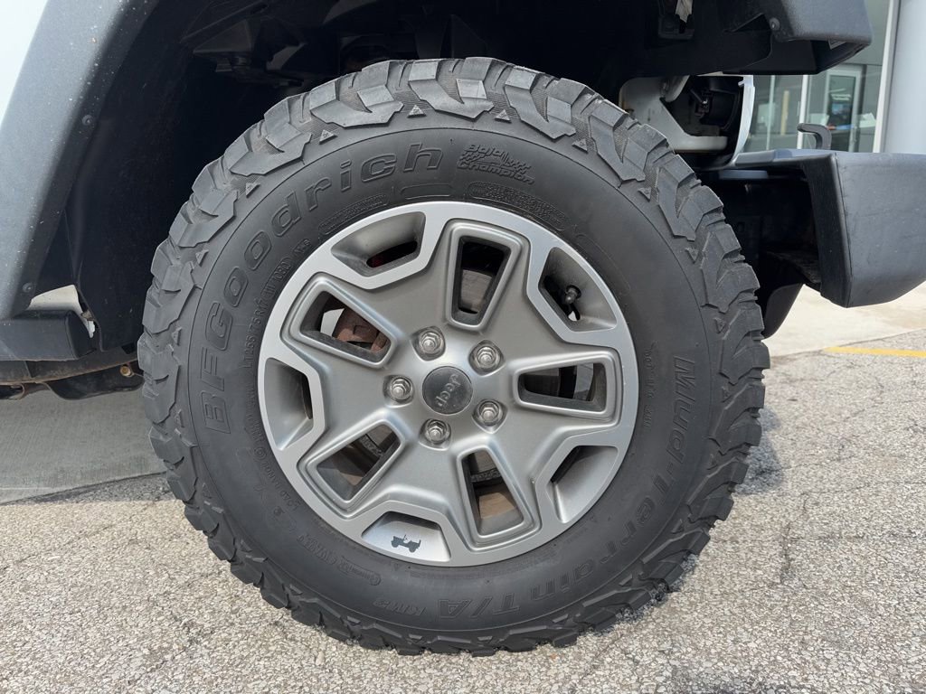 Used 2015 Jeep Wrangler Unlimited Rubicon w/ Connectivity Group AWD/4WD image 42