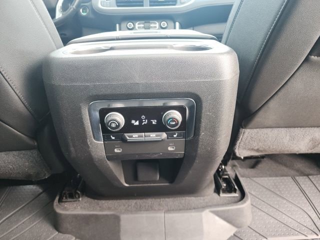 Used 2021 Chevrolet Suburban Z71 w/ Z71 Signature Package AWD/4WD image 23