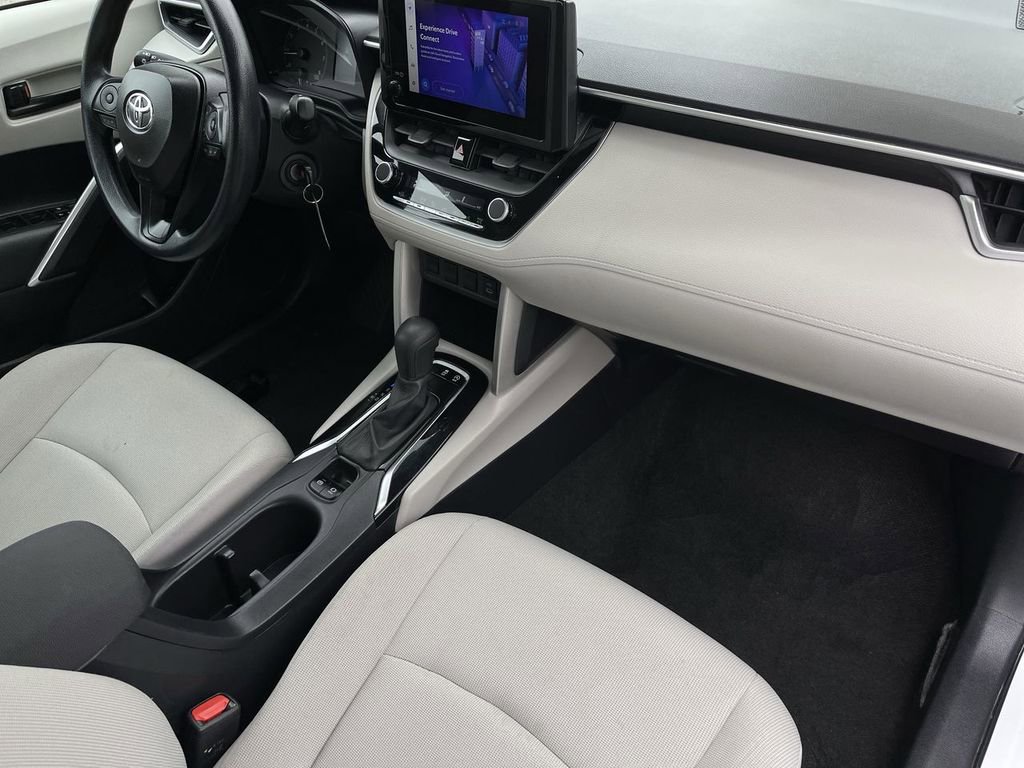 Used 2024 Toyota Corolla Cross L image 27