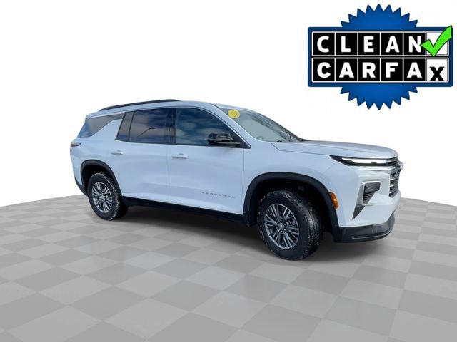 Used 2025 Chevrolet Traverse LT image 2