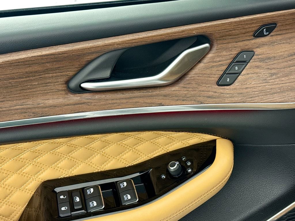 Used 2023 Jeep Grand Cherokee Summit w/ Adv Protech Group IV image 17