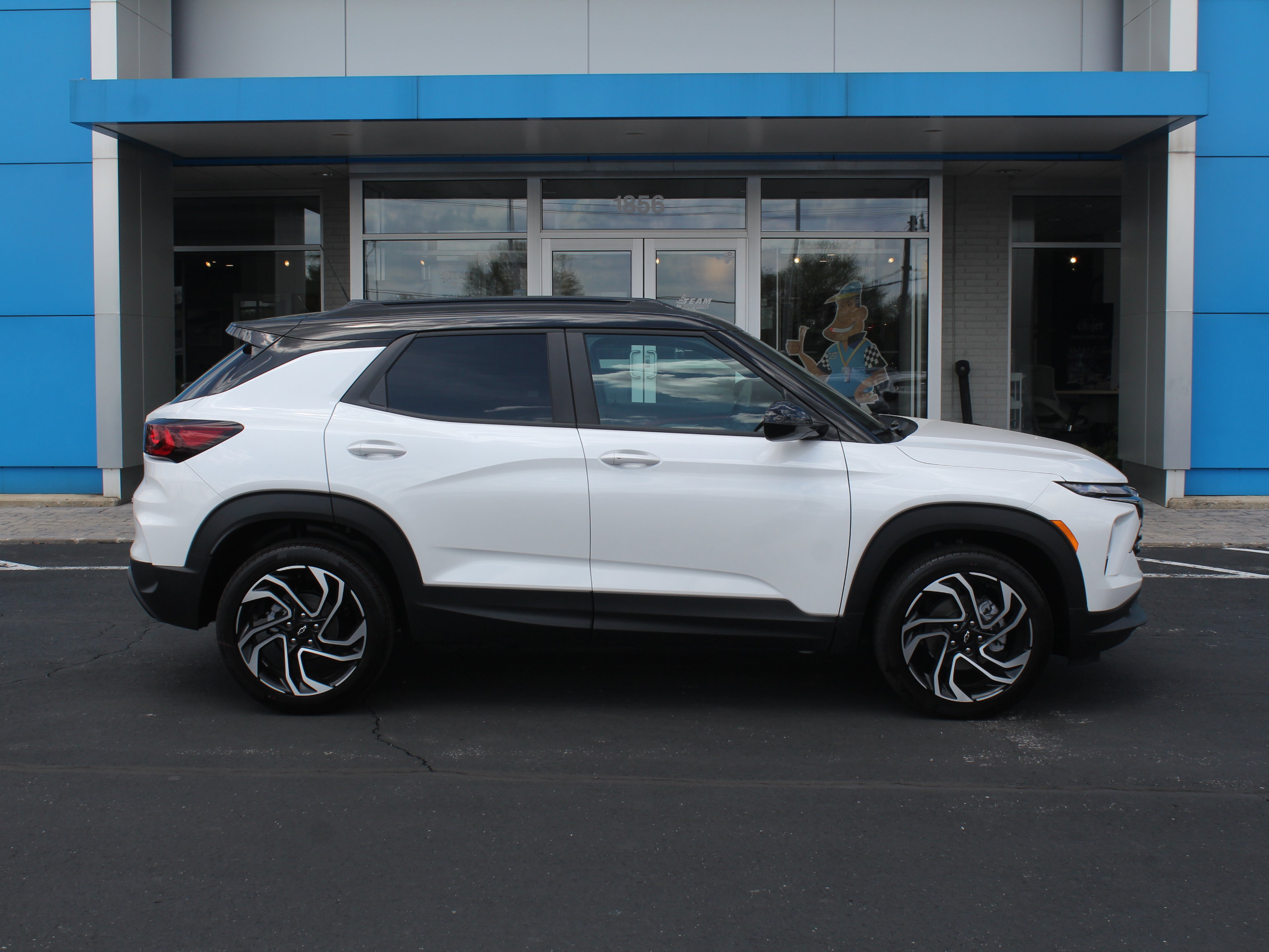 New 2026 Chevrolet TrailBlazer RS w/ Convenience Package AWD/4WD image 3