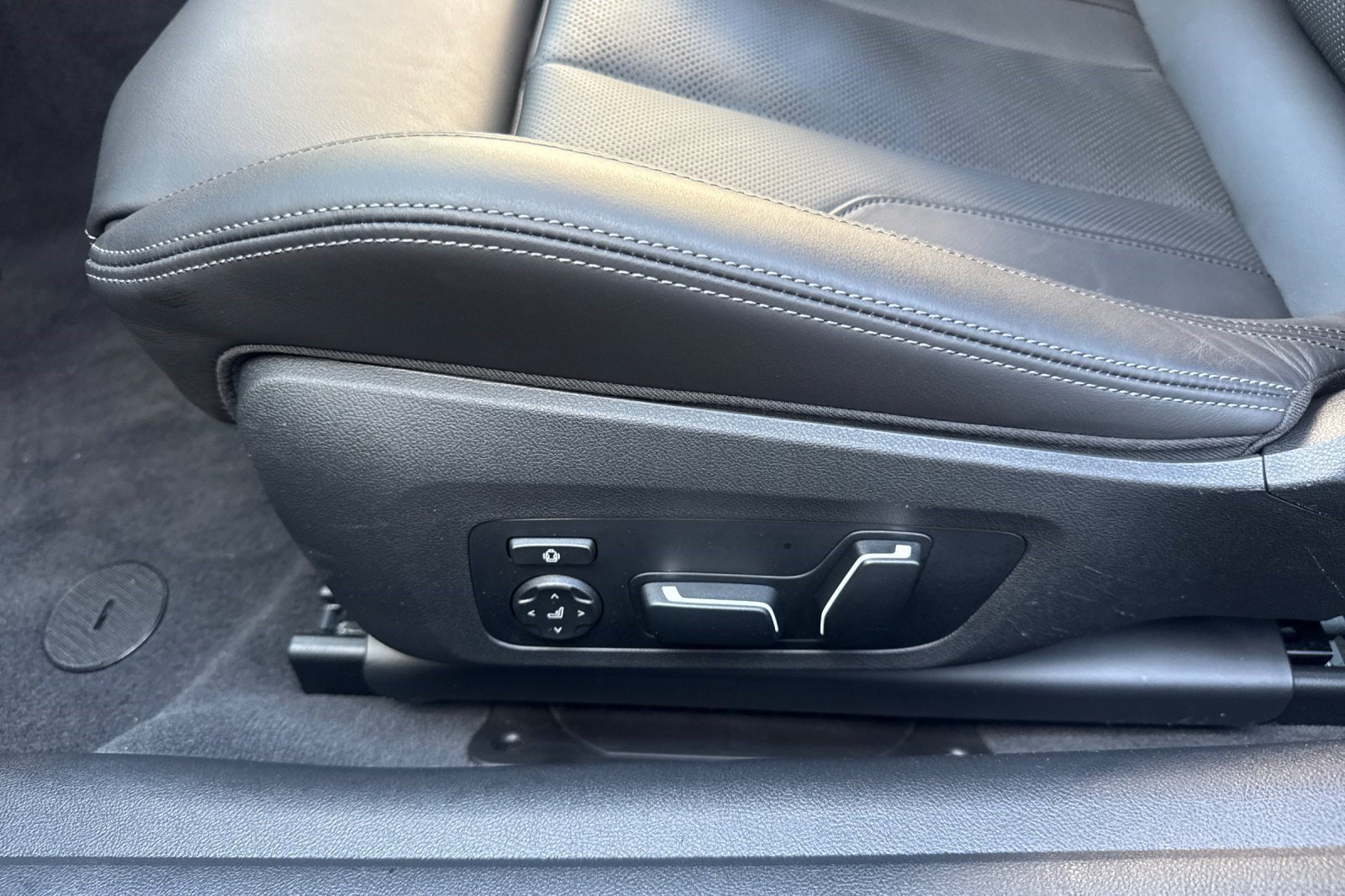 Used 2026 BMW M4 Competition w/ Executive Package RWD image 15