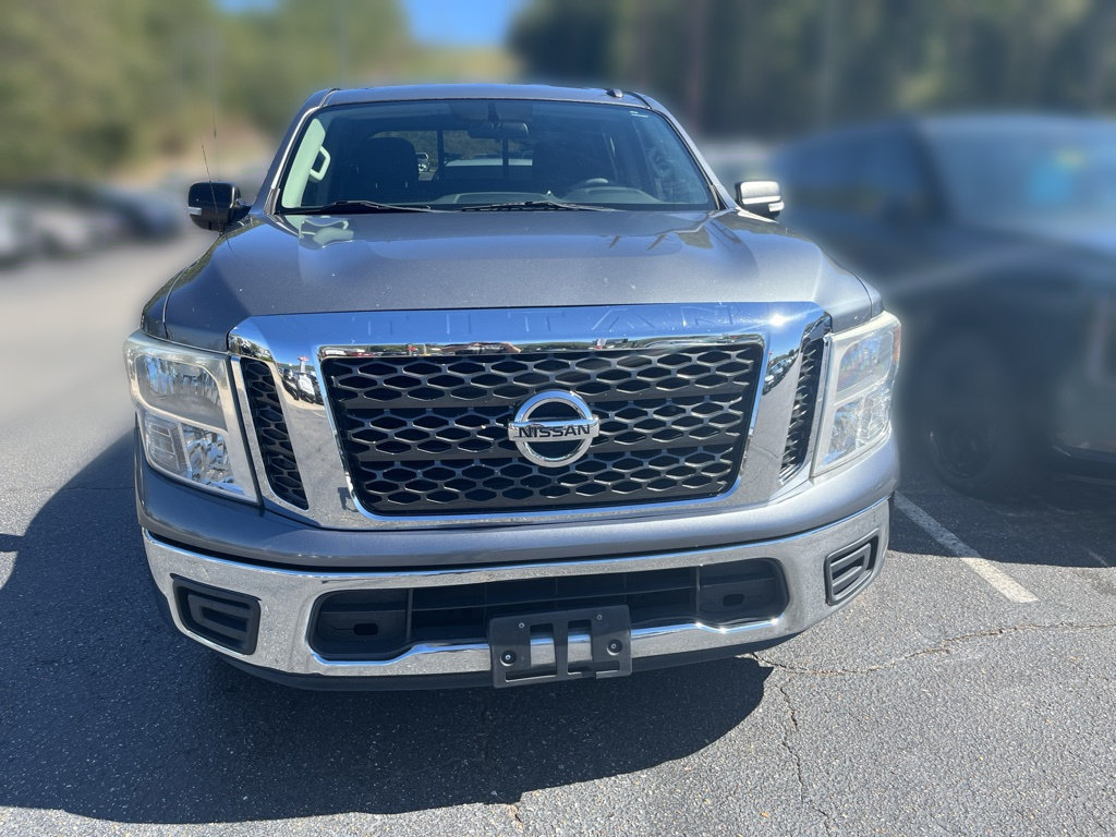 Used 2017 Nissan Titan SV RWD image 4