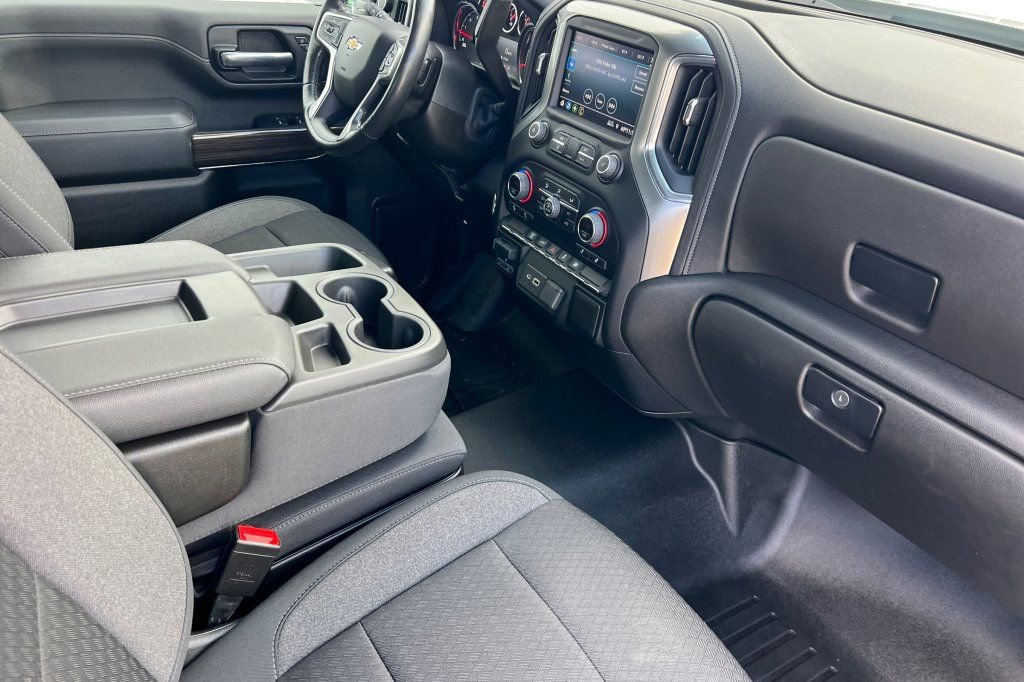 Used 2022 Chevrolet Silverado 2500 LT w/ Convenience Package image 12
