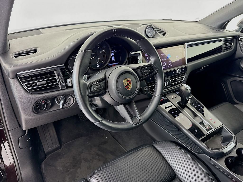 Certified 2023 Porsche Macan Turbo image 4