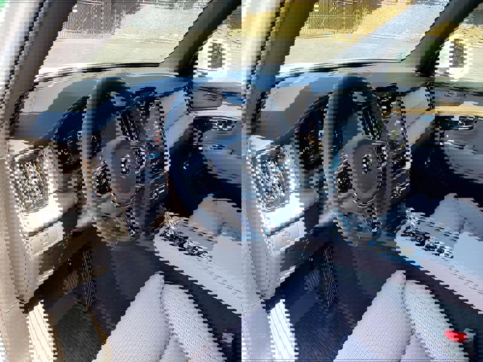 New 2026 Volvo XC90 B6 Ultra w/ Protection Package AWD/4WD image 8