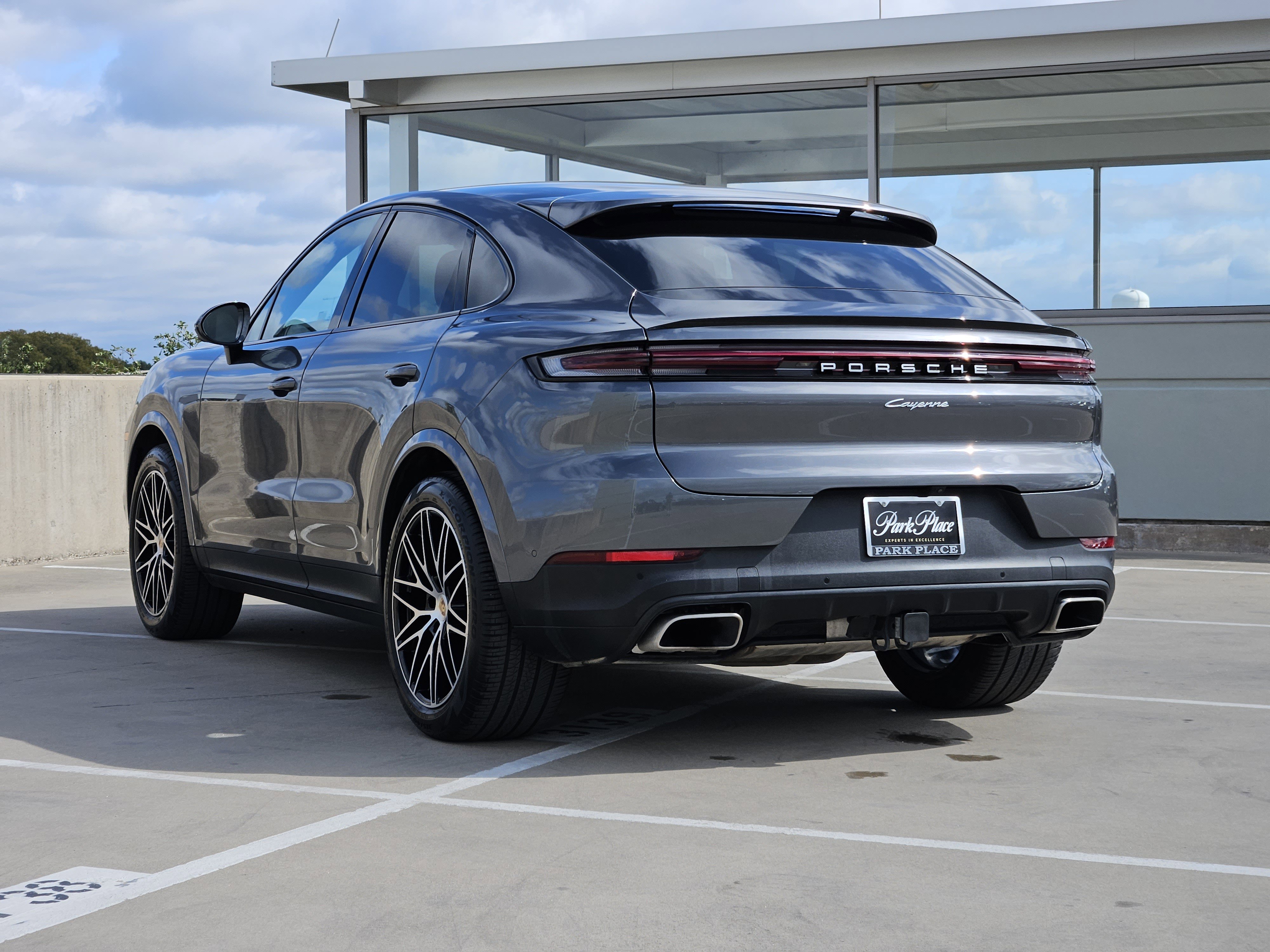 Certified 2025 Porsche Cayenne Coupe image 3