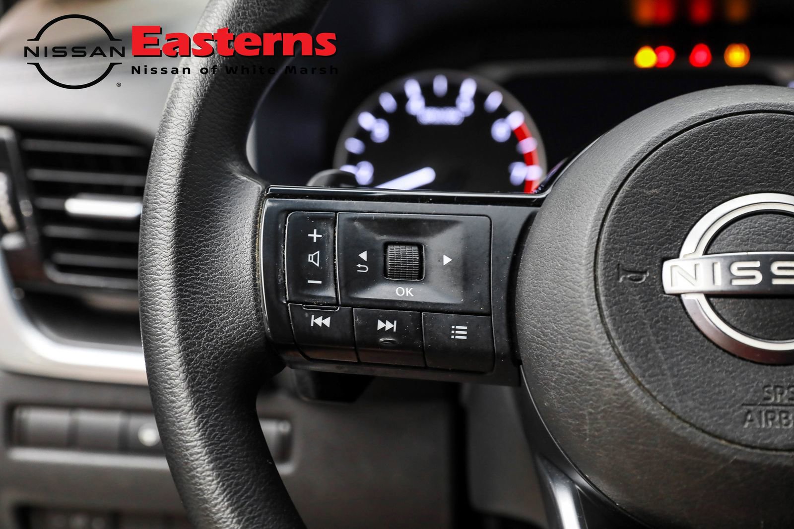 Used 2022 Nissan Rogue SV image 15