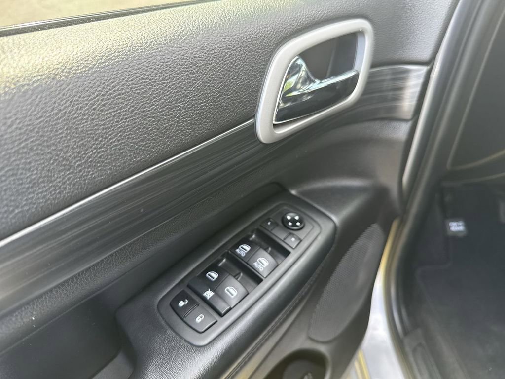 Used 2021 Jeep Grand Cherokee Laredo X AWD/4WD image 21