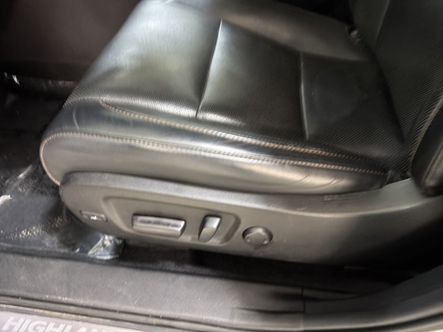 Used 2019 Toyota Highlander Limited w/ Protection Package #3 AWD/4WD image 17