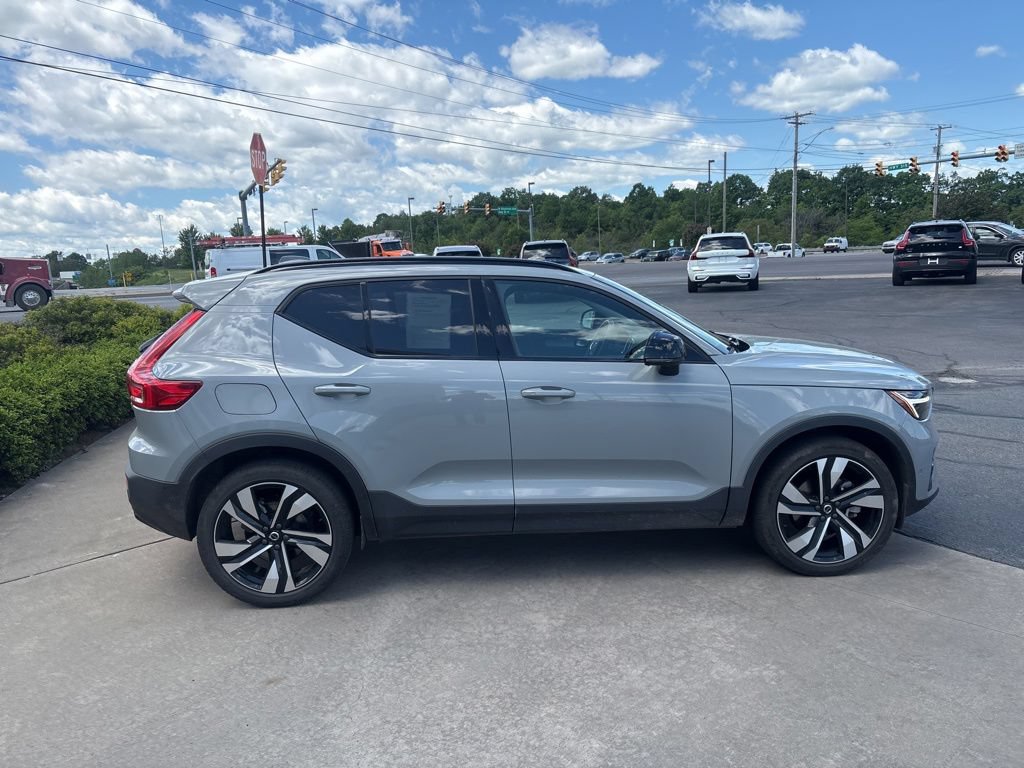 Certified 2024 Volvo XC40 B5 Ultimate w/ Protection Package Premier AWD/4WD image 5