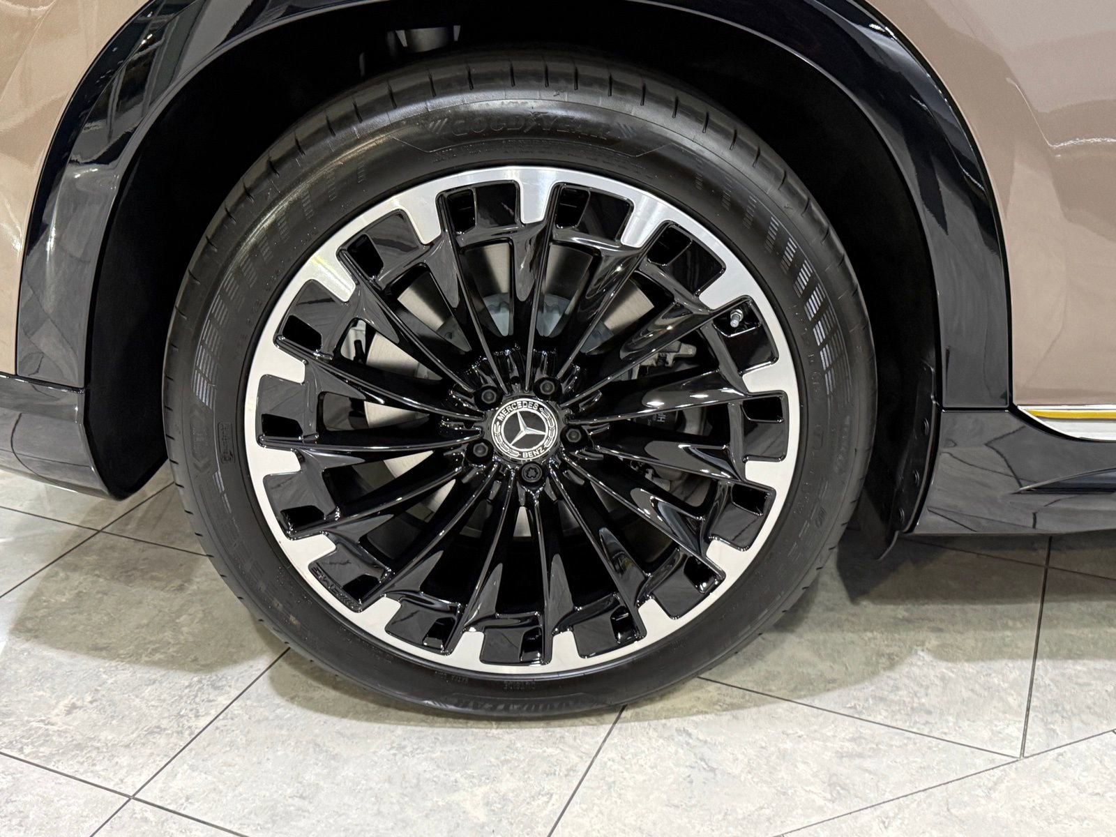 New 2026 Mercedes-Benz EQS 400 4MATIC SUV image 11