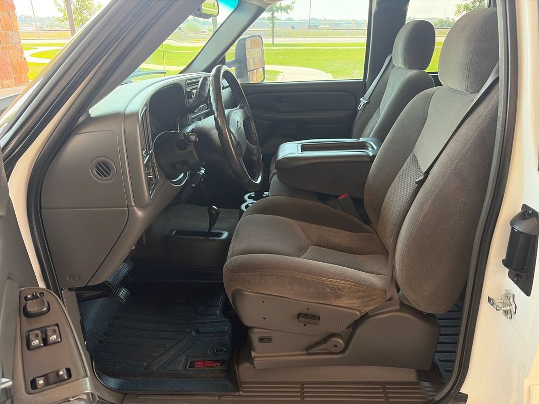 Used 2007 Chevrolet Silverado 2500 LT AWD/4WD image 11
