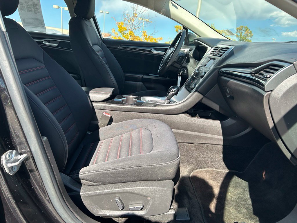 Used 2015 Ford Fusion SE w/ Equipment Group 201A FWD image 31