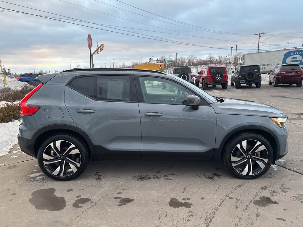 Certified 2023 Volvo XC40 B5 Plus w/ Protection Package Premier image 5