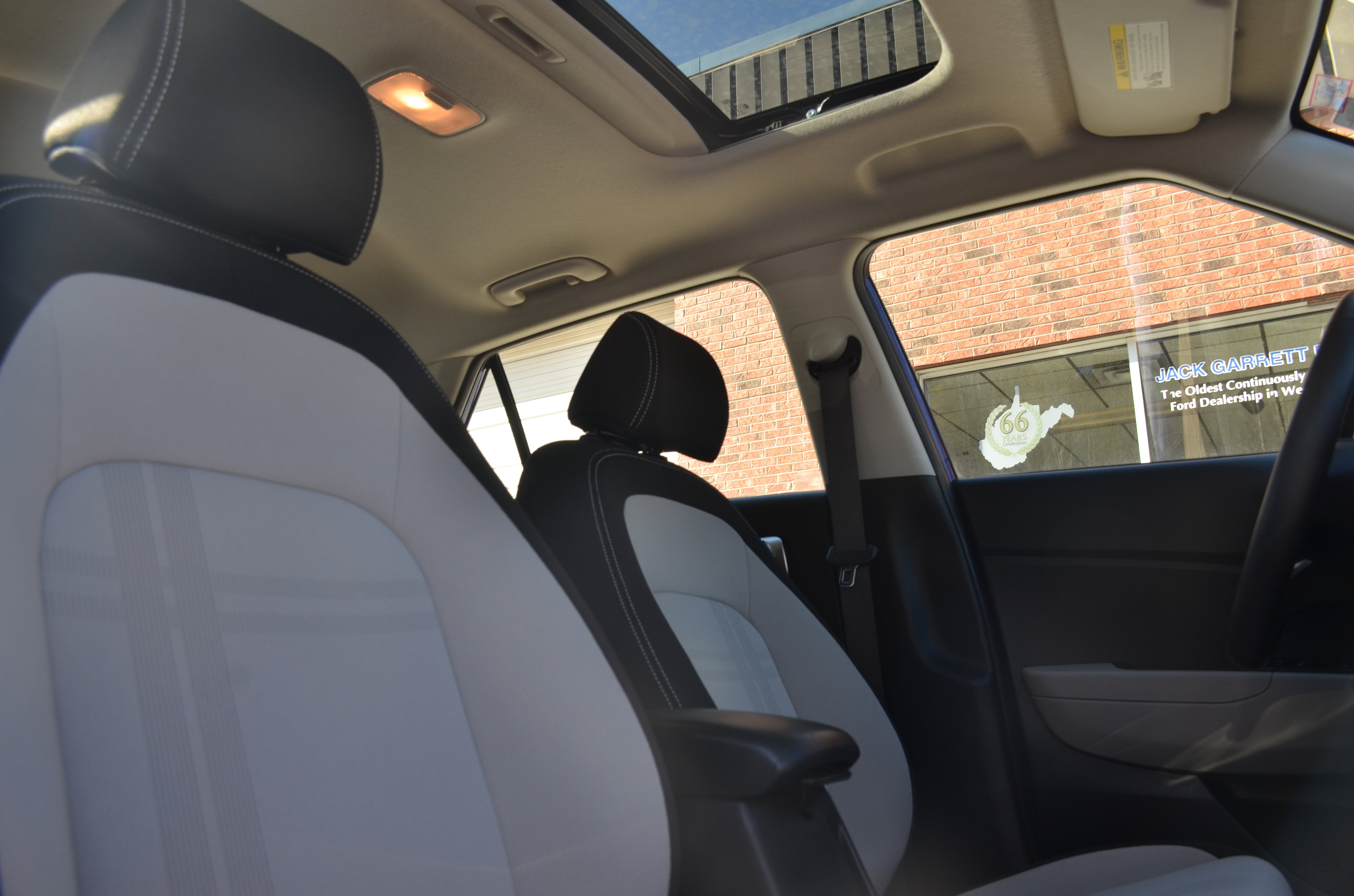 Used 2024 Hyundai Venue SEL image 21