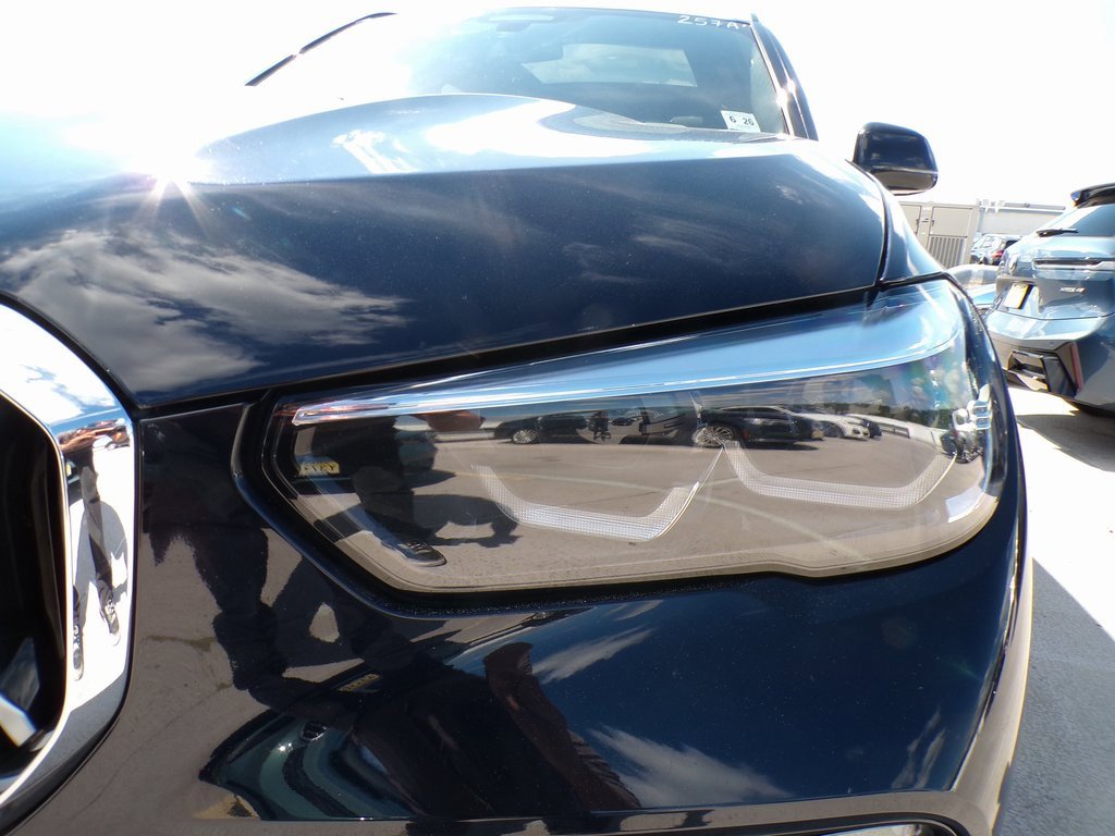 Used 2021 BMW X5 xDrive40i w/ M Sport Package image 9