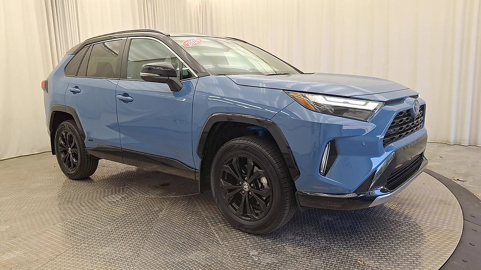 Used 2024 Toyota RAV4 XSE w/ Advanced Technology Package image 5