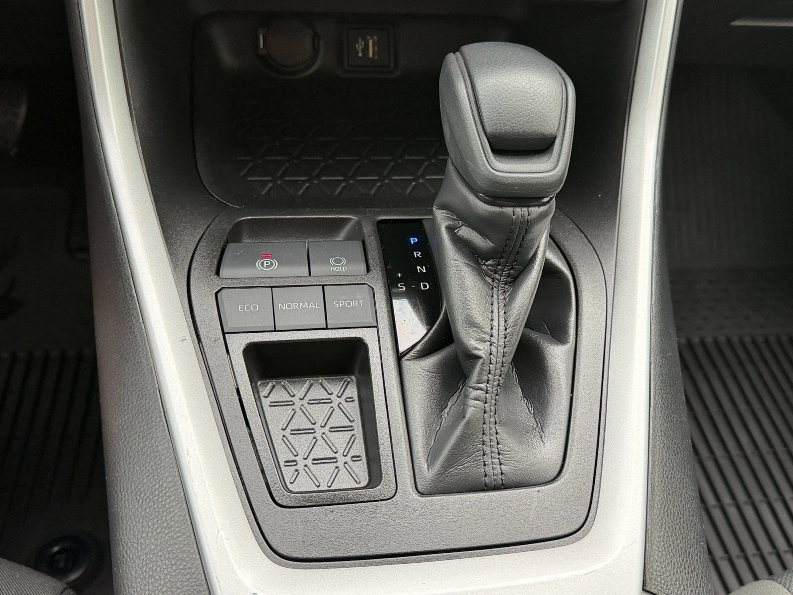 Used 2023 Toyota RAV4 XLE w/ Convenience Package FWD image 20