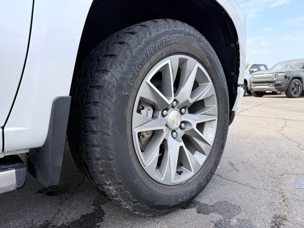 Used 2020 Chevrolet Silverado 1500 High Country w/ Technology Package image 32