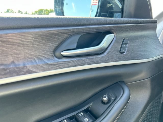Used 2023 Jeep Grand Cherokee L Limited AWD/4WD image 30