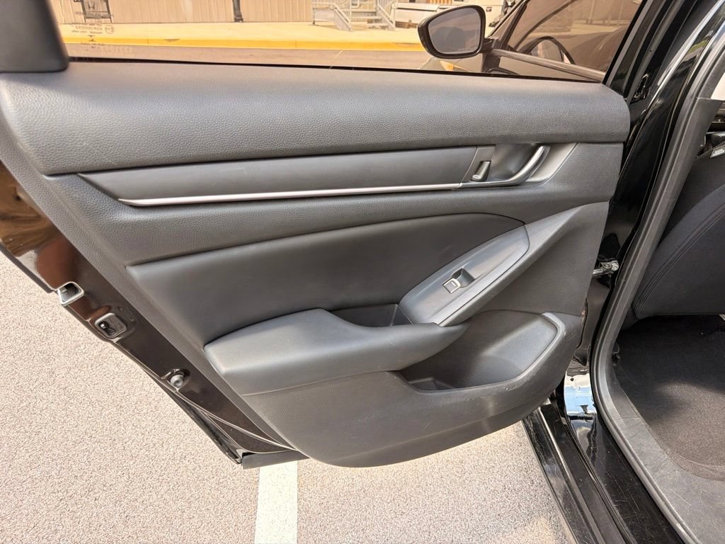 Used 2018 Honda Accord LX image 11