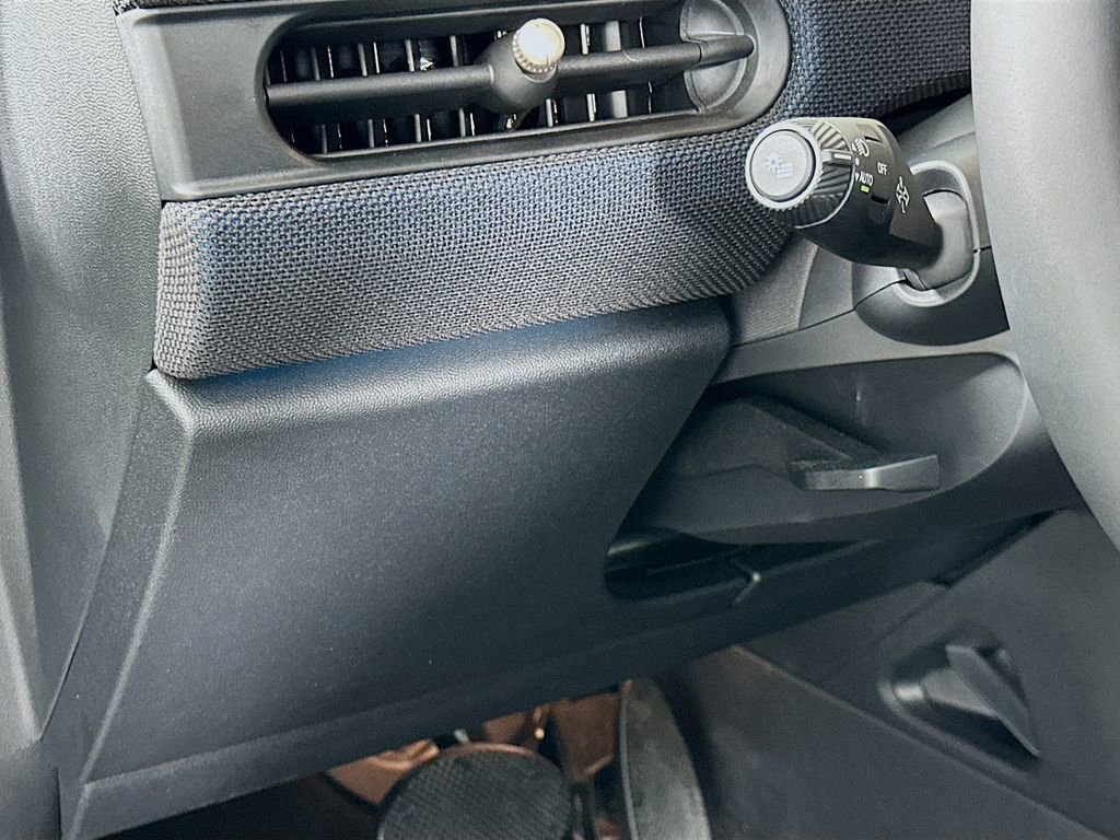 Certified 2025 MINI Cooper 4-Door Hardtop FWD image 10