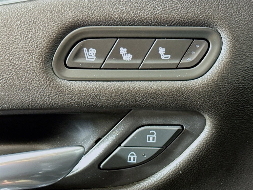 Used 2021 Cadillac Escalade ESV Premium Luxury image 19