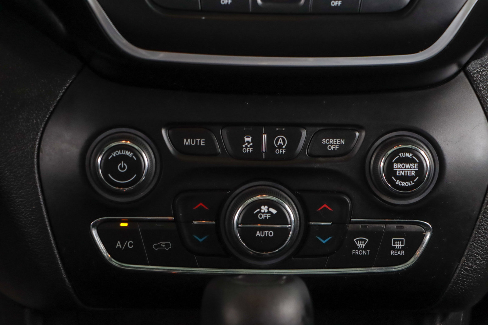 Used 2021 Jeep Cherokee Latitude Lux w/ Sun & Sound Group AWD/4WD image 20