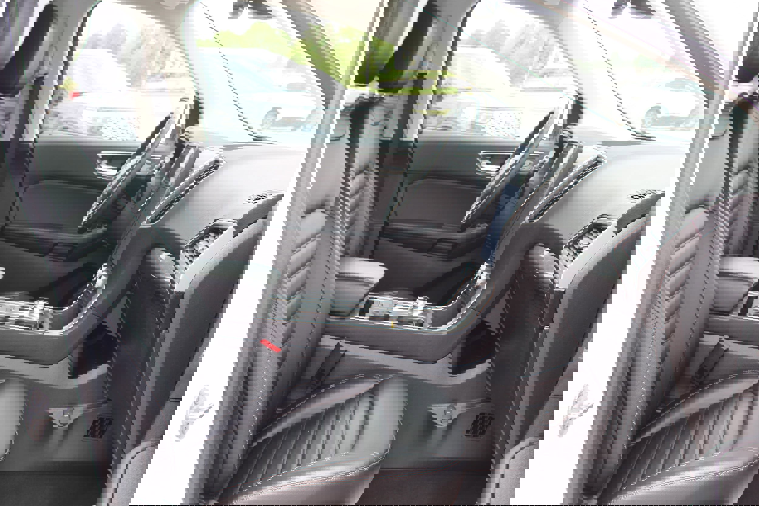 Used 2024 Ford Edge SEL image 25