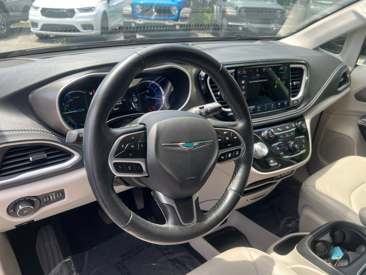 Used 2021 Chrysler Pacifica Touring-L FWD image 18