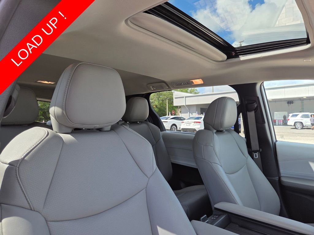 Used 2025 Toyota Sienna XLE FWD image 15