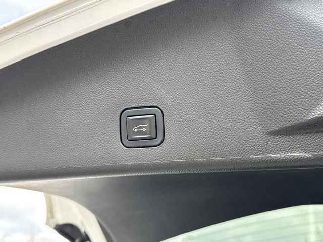 Used 2015 Cadillac SRX Luxury w/ Driver Awareness Package image 21