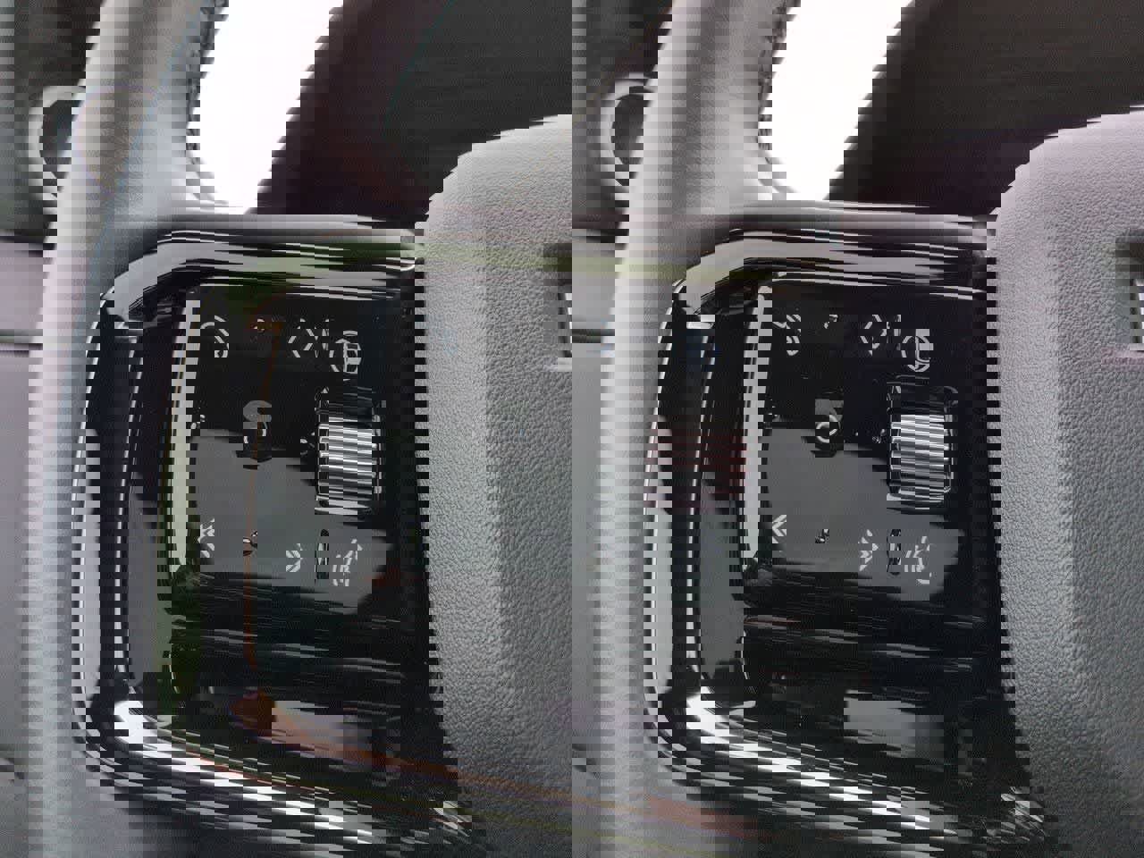 Certified 2025 Land Rover Range Rover Evoque S image 25