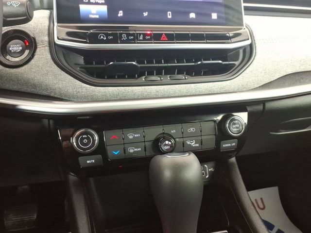 Used 2024 Jeep Compass Latitude w/ Sun and Sound Group image 22