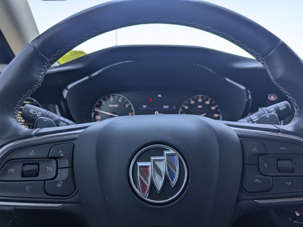 Used 2023 Buick Envision Preferred image 31