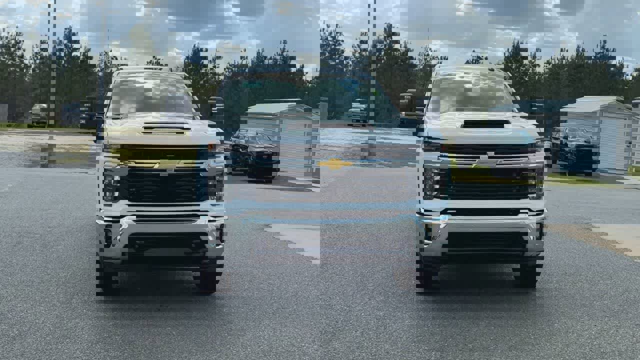 Used 2025 Chevrolet Silverado 2500 LT image 3