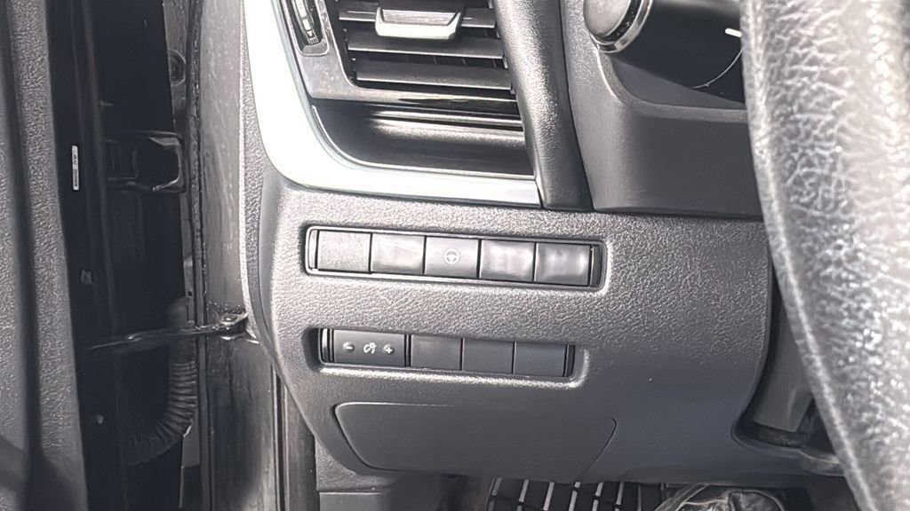 Used 2023 Nissan Rogue SV image 32