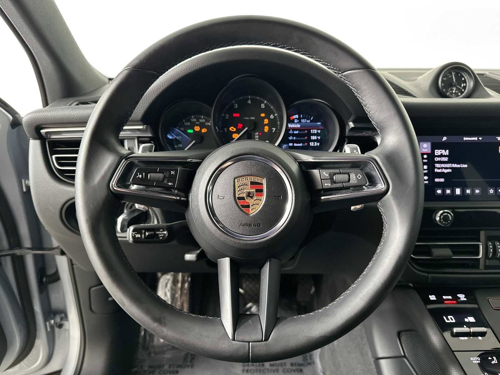 Certified 2025 Porsche Macan image 12