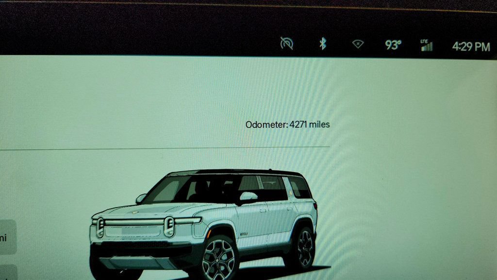 Used 2025 Rivian R1S Adventure Dual AWD/4WD image 16