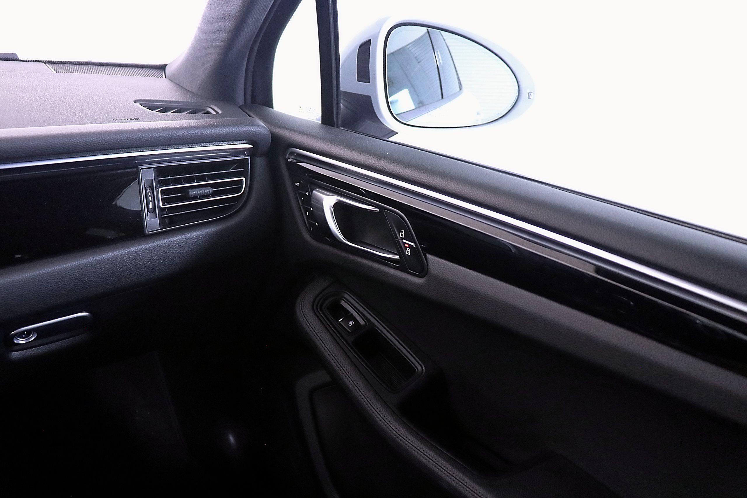 Used 2021 Porsche Macan AWD/4WD image 19