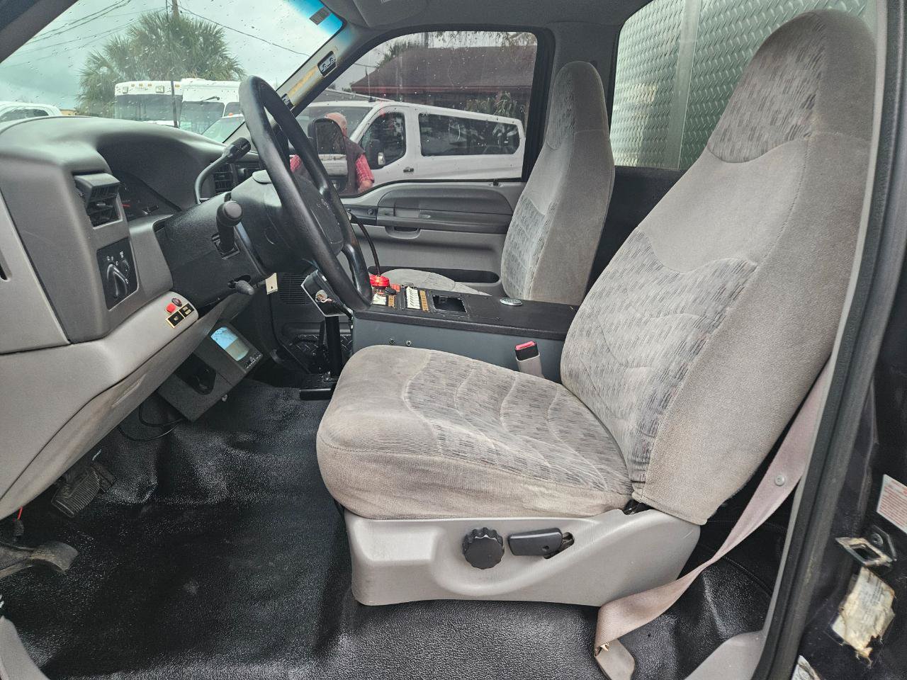 Used 2000 Ford F350 2WD Regular Cab DRW Super Duty image 10