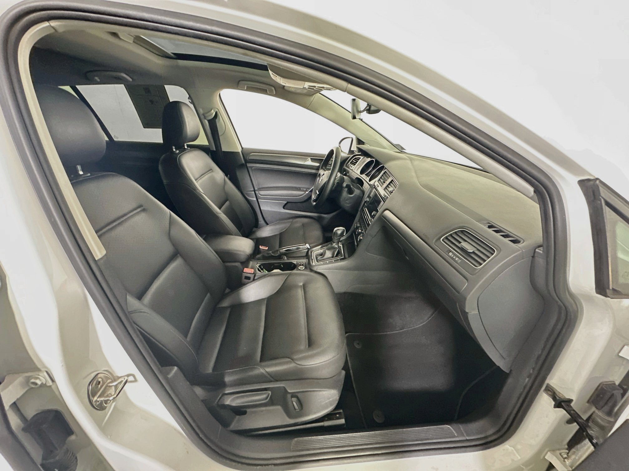 Used 2020 Volkswagen Golf 4-Door FWD image 33