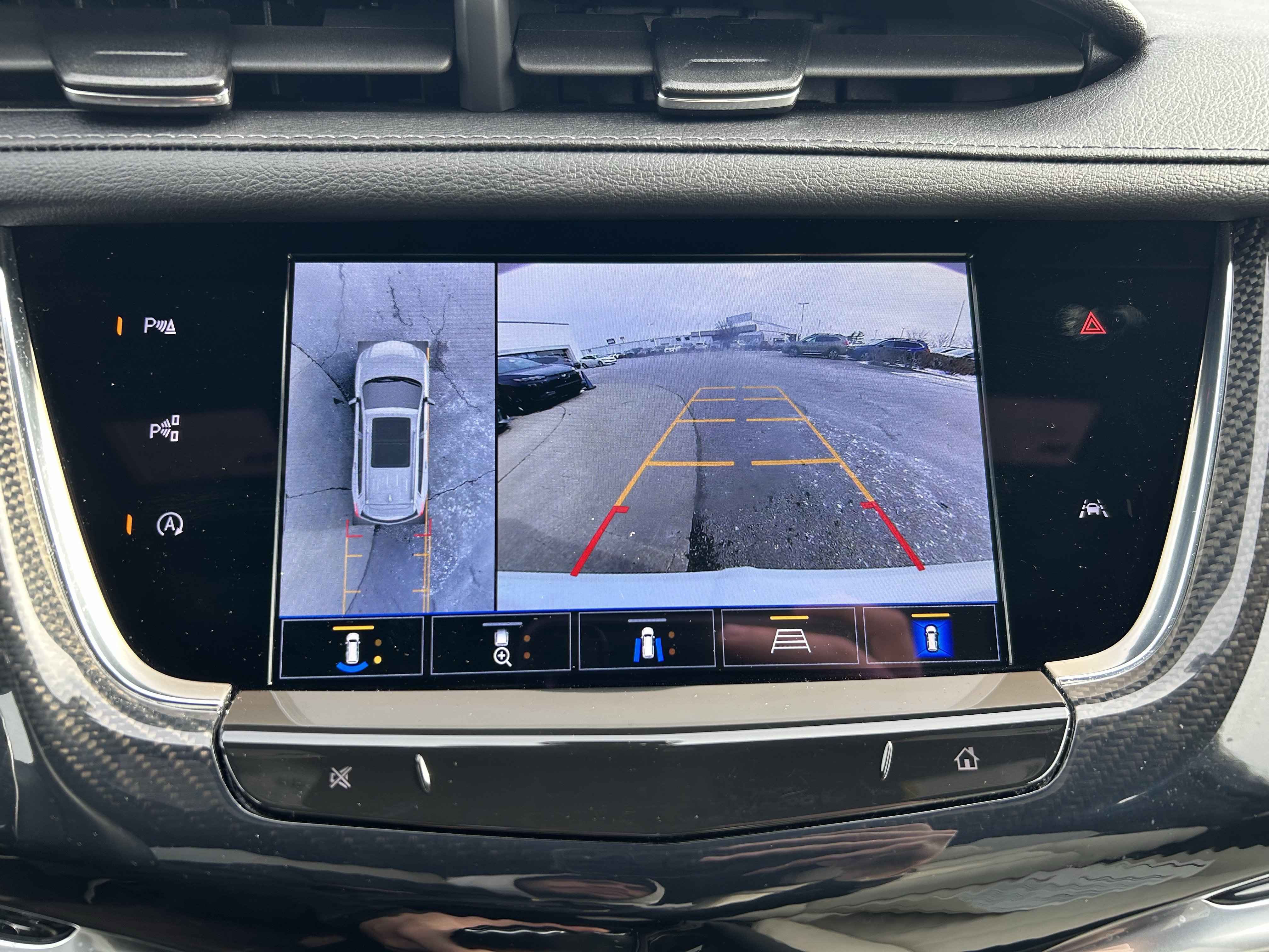 Used 2024 Cadillac XT6 Sport w/ Technology Package image 14