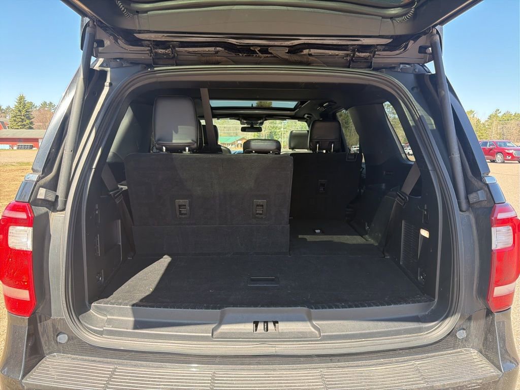 Used 2020 Ford Expedition XLT w/ Equipment Group 202A AWD/4WD image 6