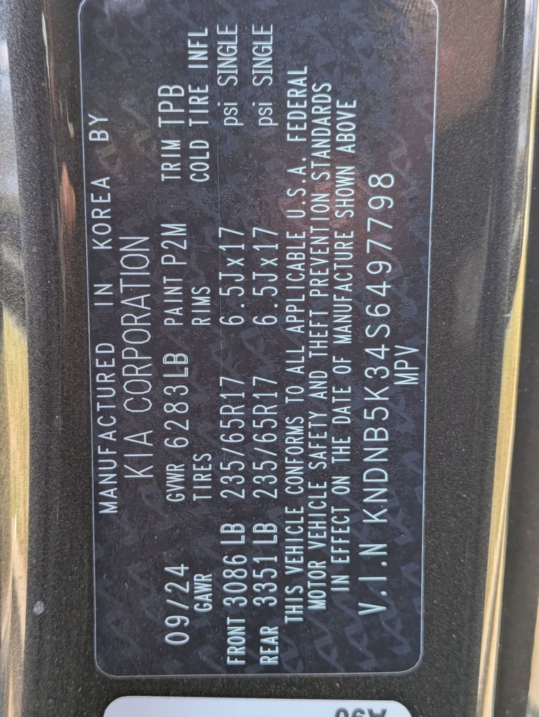 Used 2025 Kia Carnival FWD image 33