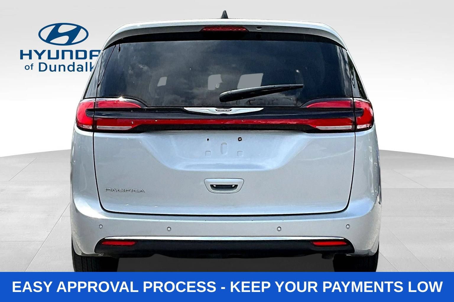 Used 2024 Chrysler Pacifica Touring-L FWD image 7
