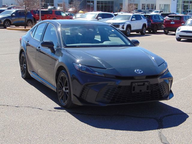 Used 2025 Toyota Camry SE image 9